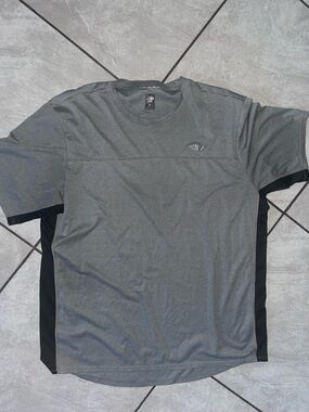 The North Face Gray & Black Short-Sleeve Crew Performance Tee